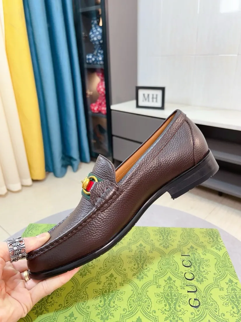Men's shoes 💰500🌹🌹Niuli [GUCCI Gucci] A new style of formal men's leather shoes is coming~ The original quality upper is made of patent leather imported from Italy, the leather is soft and delicate, comfortable and soft first-layer cowhide lining, rubber wear-resistant outsole, the shoe shape is dignified and domineering, and the luxury charm cannot be concealed! The natural and free nouveau riche leads the trend. Code number: 38-44
